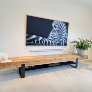 Tv meubel van licht eikenhout onder