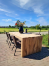 tuintafel van hout en staal