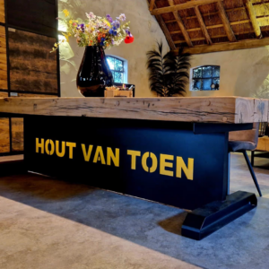 EIkenhouten tafel hout van toen