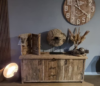 laag landelijk houten kastje