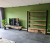 Hout meubels in woonkamer