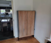 kastje met houten latten