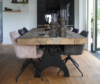 tafel met uniek onderstel oud eikenhout
