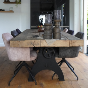 tafel met uniek onderstel oud eikenhout